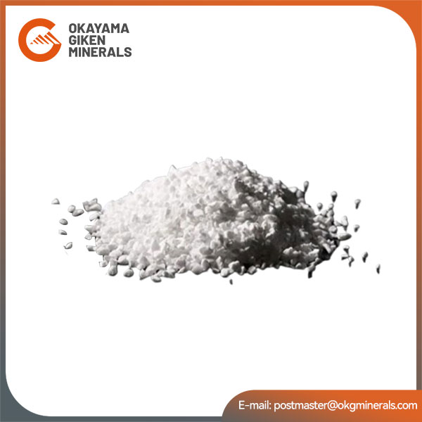 Clavem differentias inter naturalis et synthetica corundum